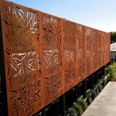 Skrin privasi logam berkarat